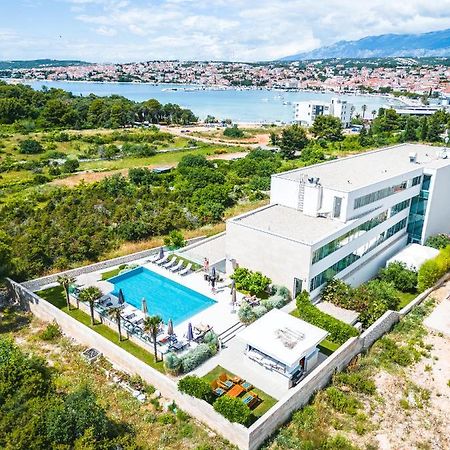 Aparthotel Joel Novalja Exteriör bild