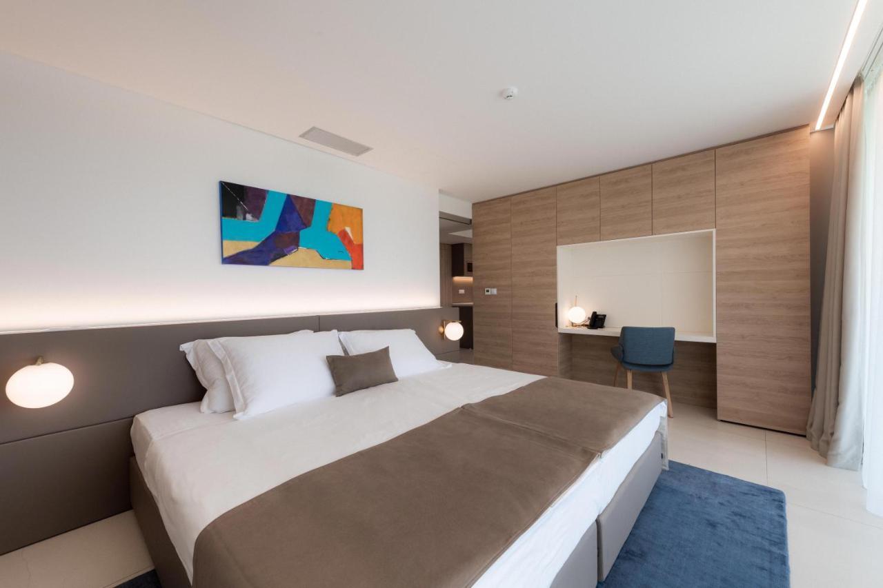 Aparthotel Joel Novalja Exteriör bild