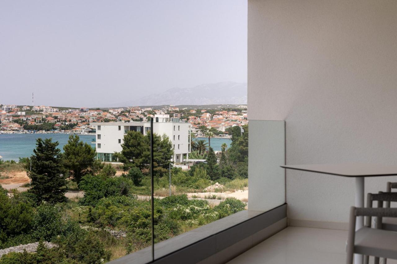 Aparthotel Joel Novalja Exteriör bild
