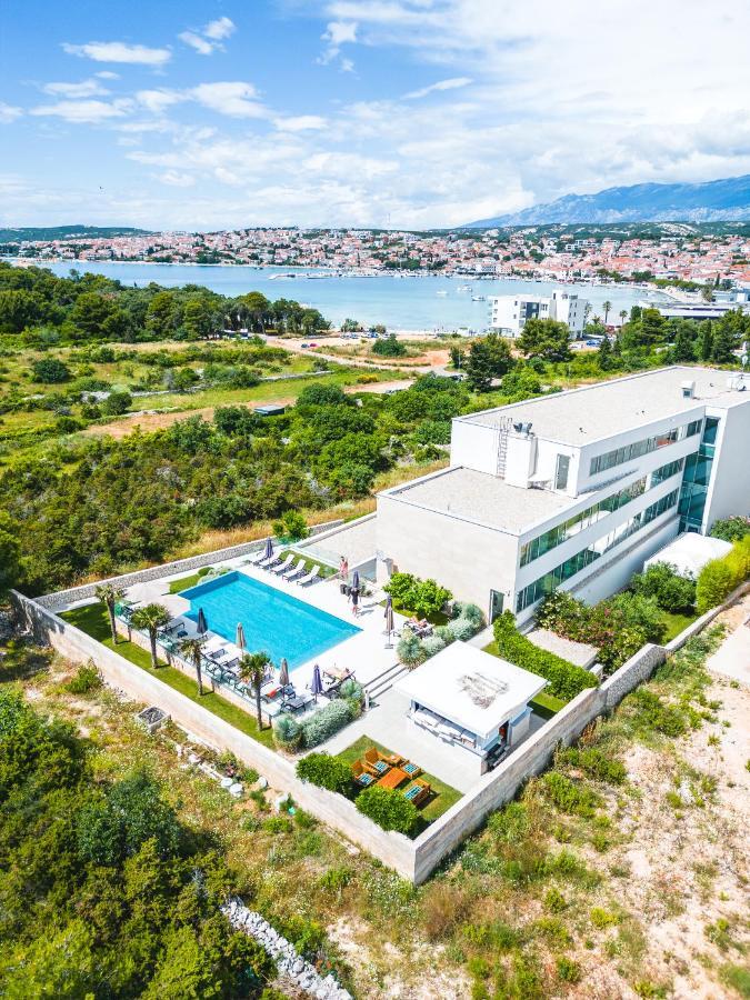 Aparthotel Joel Novalja Exteriör bild